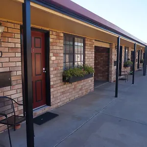 Motel Outback, Miles